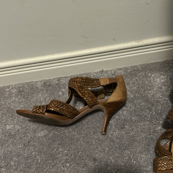 Tan heel - Picture 2 of 5